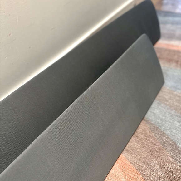 Two triangular wedge pillows in grey (sold separately, different sizes) - Picture 6 of 6